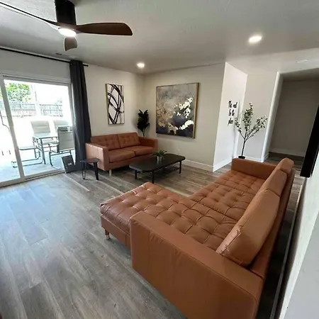 Home In The City: 4Br Fresno Retreat W Pool